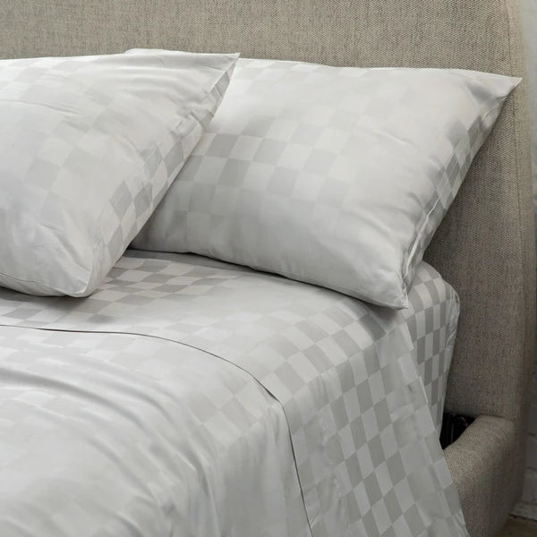 Gray_Checkers_bedroom_sheet_1