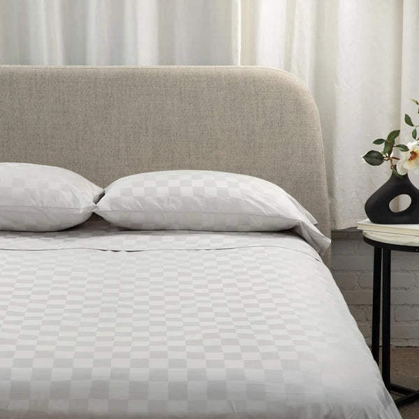 Gray_Checkers_bedroom_sheet_2